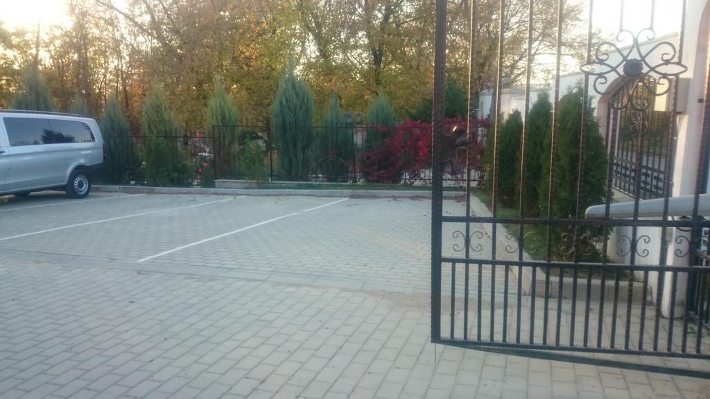 Carla'S Apartment, Airport & Train Station Shuttle Iasi Exteriör bild