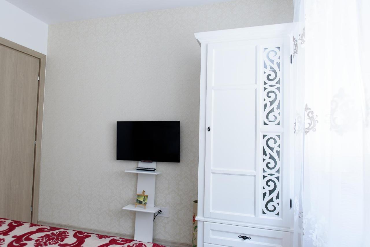 Carla'S Apartment, Airport & Train Station Shuttle Iasi Exteriör bild