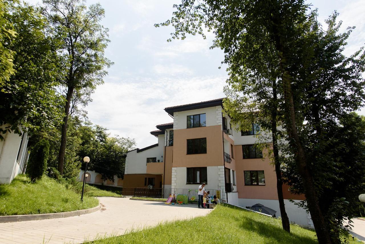 Carla'S Apartment, Airport & Train Station Shuttle Iasi Exteriör bild